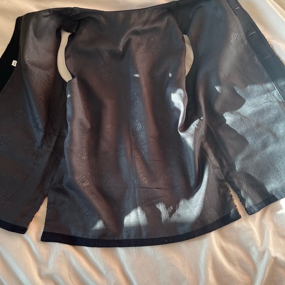 Beautiful embroidered wool vest - Picture 5 of 5